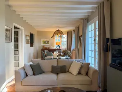 Coin salon dans l'établissement Le Clos des Pins - Maison de campagne - Paisible