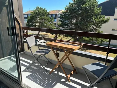 Balcon ou terrasse dans l'établissement Appartement renové au calme, 1 chambre, balcon, proche mer