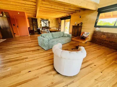 Coin salon dans l'établissement 2 houses for a large family or group