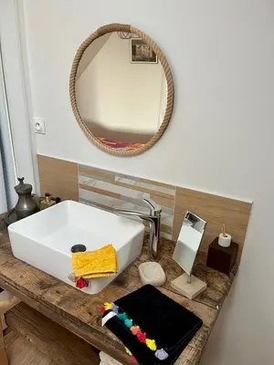 Salle de bains dans l'établissement Calme, moderne, Dives