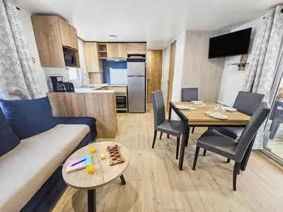 Cuisine ou kitchenette dans l'établissement Séjour en Forêt 4 étoiles