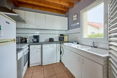 Cuisine ou kitchenette dans l'établissement Les Pieds dans l'eau - Front de Mer