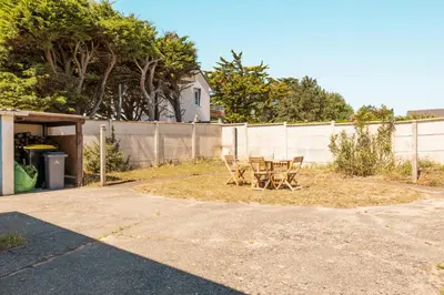 Jardin de l'établissement Maison Familiale 100m de la mer