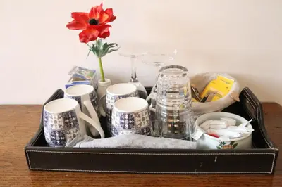 Plateau bouilloire dans l'établissement LES CHAMBRES de CATHERINE