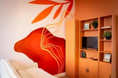 Télévision ou salle de divertissement dans l'établissement Cocon coloré en centre-ville de Caen