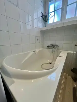 Salle de bains dans l'établissement La Mésangère-Maison Normande à 150m de la Plage