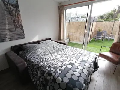 Un ou plusieurs lits dans un hébergement de l'établissement Ô 92 - Maison mitoyenne avec terrasse et parking privé - Saint-Lô centre
