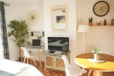 Télévision ou salle de divertissement dans l'établissement Studio Lumineux Caen - Proche Gare & D-Day