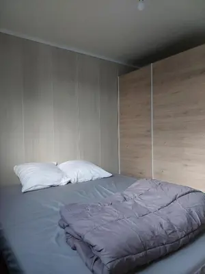 Un ou plusieurs lits dans un hébergement de l'établissement location chalet de 2 a 7 personnes en Normandie