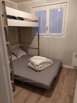 Un ou plusieurs lits dans un hébergement de l'établissement location chalet de 2 a 7 personnes en Normandie