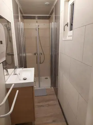 Salle de bains dans l'établissement location chalet de 2 a 7 personnes en Normandie