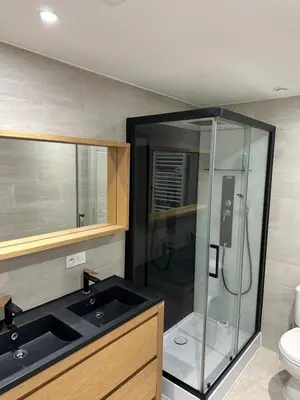 Salle de bains dans l'établissement Villa Art Déco