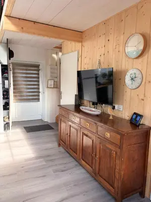 Télévision ou salle de divertissement dans l'établissement Pom Paille en Normandie