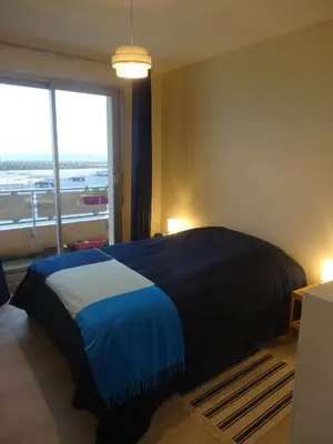 Un ou plusieurs lits dans un hébergement de l'établissement Appartement 3 pièces avec vue sur mer et port