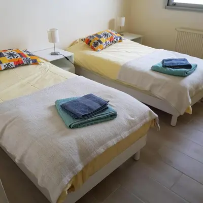 Un ou plusieurs lits dans un hébergement de l'établissement Appartement 3 pièces avec vue sur mer et port