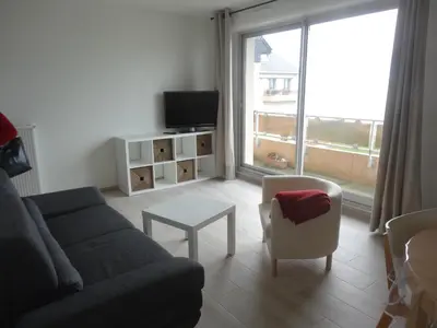 Télévision ou salle de divertissement dans l'établissement Appartement 3 pièces avec vue sur mer et port