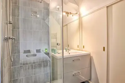 Salle de bains dans l'établissement Le Cocon Urbain - Hypercentre - Duplex lumineux
