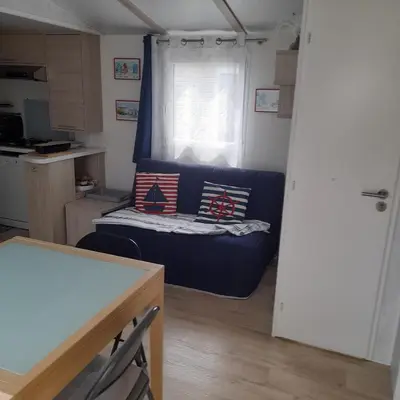 Cuisine ou kitchenette dans l'établissement Mobilhome 4 personnes