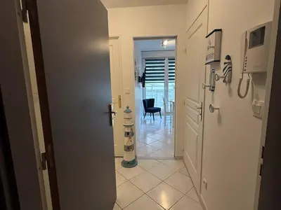 Salle de bains dans l'établissement Charmant deux pièces proche de la mer avec parking privatif - FR-1-465-131