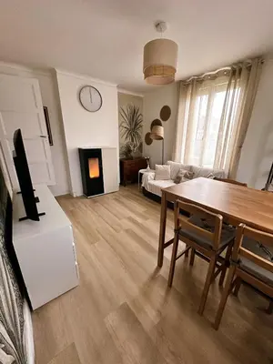 Coin salon dans l'établissement Charmante maison moderne et cosy
