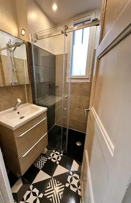 Salle de bains dans l'établissement Charmante maison moderne et cosy