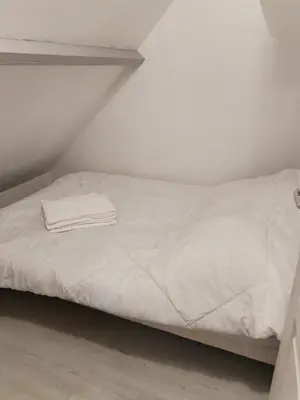 Un ou plusieurs lits dans un hébergement de l'établissement cottage au bord de mer