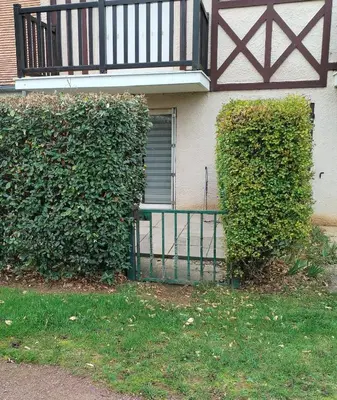 Jardin de l'établissement cottage au bord de mer