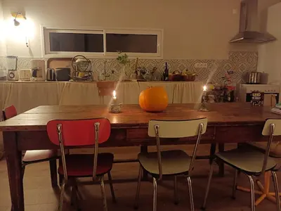 Cuisine ou kitchenette dans l'établissement Maison avec jardin à la campagne