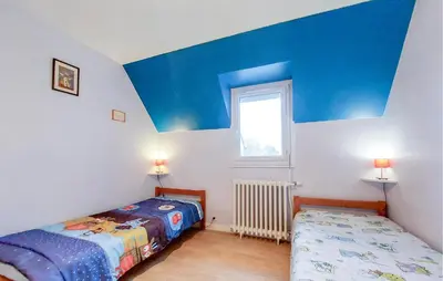 Un ou plusieurs lits dans un hébergement de l'établissement 3 Bedroom Beautiful Home In Cancale