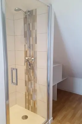 Salle de bains dans l'établissement Holiday Home Charmantes Holzhaus in einer grünen Umgebung by Interhome