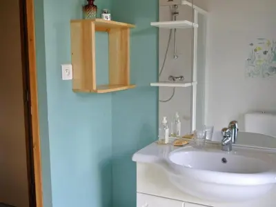 Salle de bains dans l'établissement Holiday Home Gîte de la Sienne by Interhome