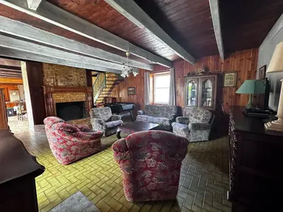 Coin salon dans l'établissement Holiday Home Longère mit Pool by Interhome