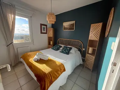 Un ou plusieurs lits dans un hébergement de l'établissement Le Balcon de Jersey, rdc et jardin face à la mer, Intendance Luxury Host