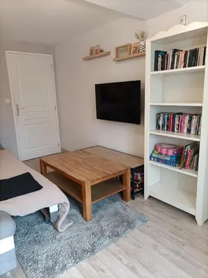 Bibliothèque dans la maison de vacances