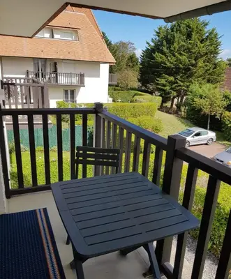 Balcon ou terrasse dans l'établissement Cabourg bel appartement proche de la plage