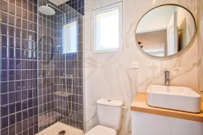 Salle de bains dans l'établissement Charming little townhouse by the sea