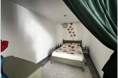 Un ou plusieurs lits dans un hébergement de l'établissement Gîte Overlord maison chaleureuse à Formigny