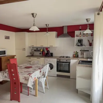 Cuisine ou kitchenette dans l'établissement Gîte UTAH Confort et Découverte en Normandie