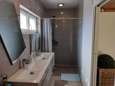 Salle de bains dans l'établissement Studio Côté Jardin 2 personnes