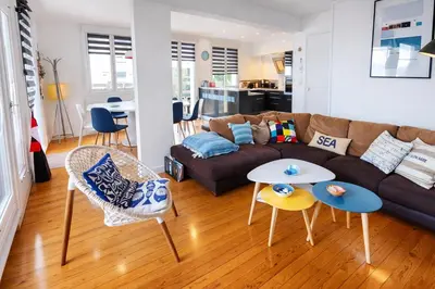 Coin salon dans l'établissement Maison face à la mer avec la Plage à 50 m & Parking privé