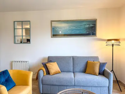 Coin salon dans l'établissement Le Petit Barfleur - Appartement T2 avec Jardin