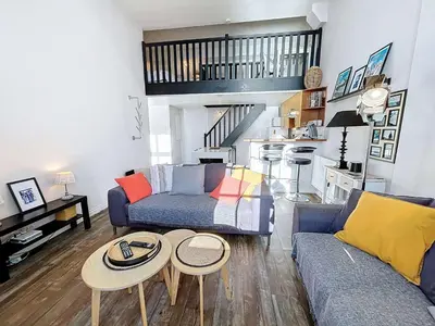 Coin salon dans l'établissement Appartement Cocon avec Wifi et Parking près Plage - FR-1-361-571