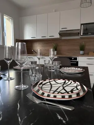 Cuisine ou kitchenette dans l'établissement Les Brises Charming house Port en Bessin