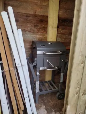 Barbecue disponible mis à disposition des clients de la maison de vacances