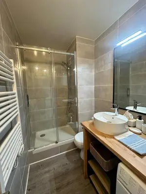 Salle de bains dans l'établissement Le cocon marin