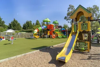 Aire de jeux pour enfants de l'établissement Chalet Albatre 4p 2Bdrms AirCon