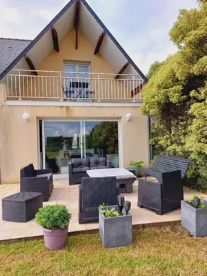 Jardin de l'établissement Le charme du cotentin, votre havre de paix pour les vacances