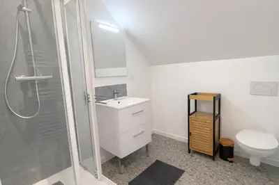 Salle de bains dans l'établissement La maison du Golf