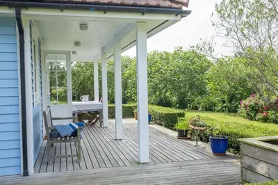Jardin de l'établissement Norwegian Wooden House Near Carteret's Dunes