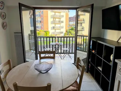 Coin salon dans l'établissement Chaleureux appartement 2 chambres, proche centre-ville et accès mer